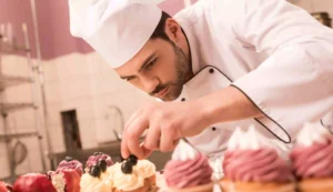 Lire la suite à propos de l’article Chef Pâtissier Roumain : Maître des Douceurs et Artisan de la Perfection Culinaire